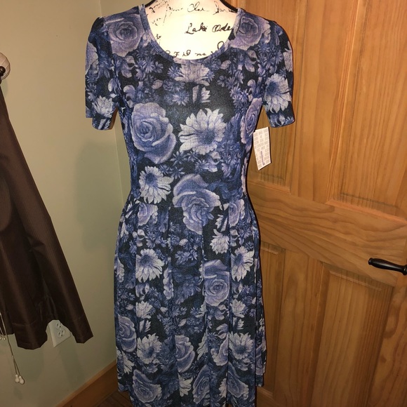 LuLaRoe Dresses & Skirts - NWT L LLR Amelia w/Lifelike Floral Print